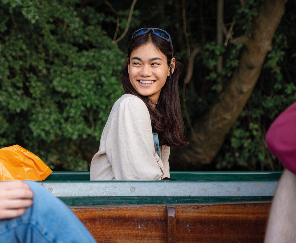 oxford-college-student-punting